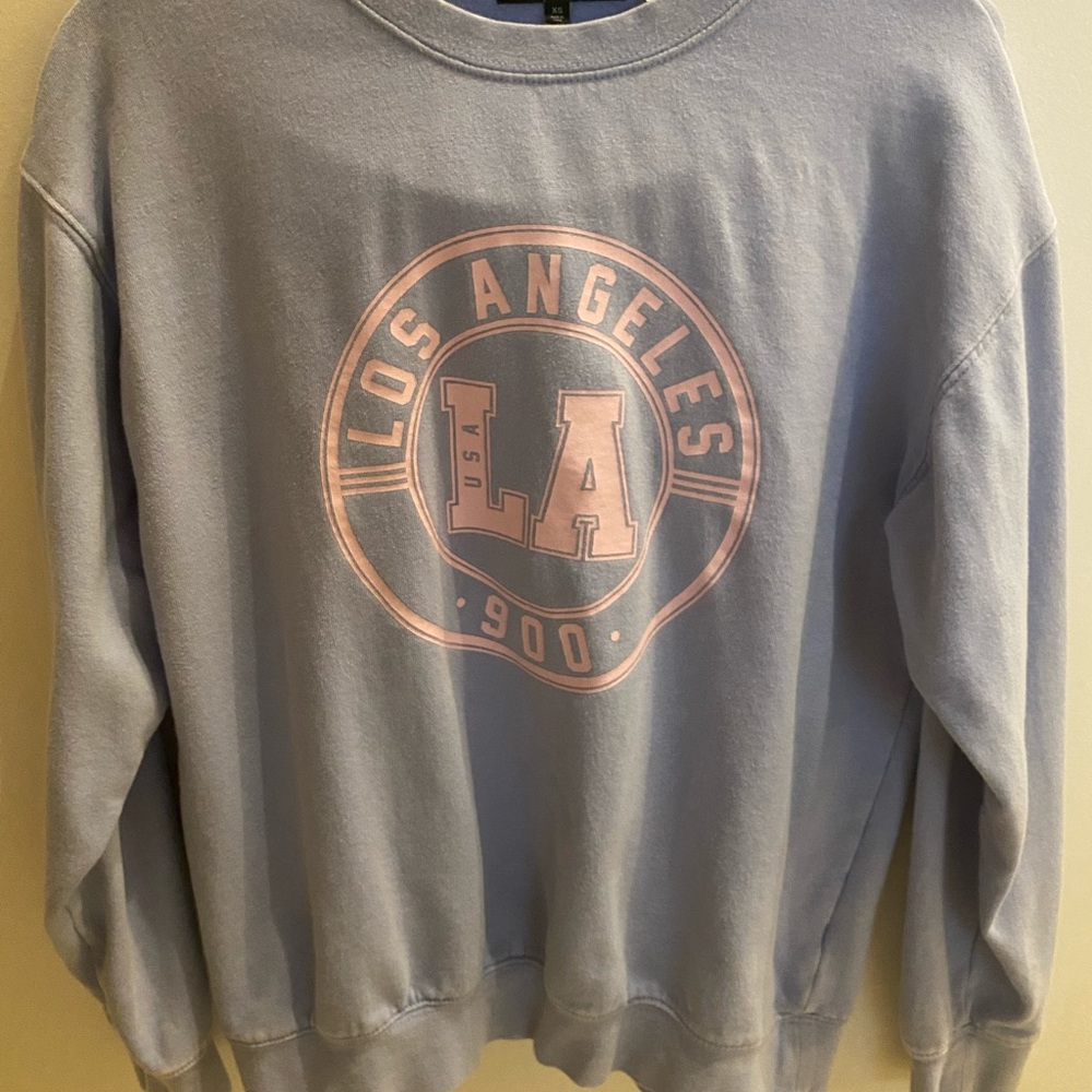 Super cute LA hearts crewneck
